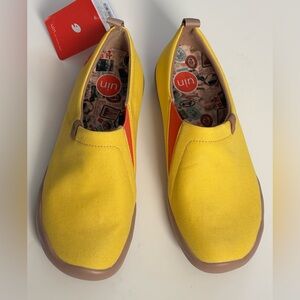 UIN Women’s Travel CANVAS Yellow and Orange Slip-Ons Size 6.5